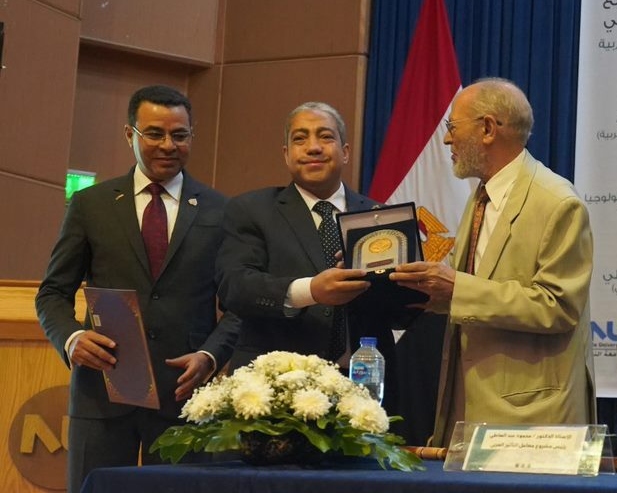 Nageh Allam receives prize