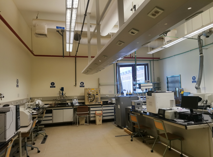 Room full of lab equipment at the SSE