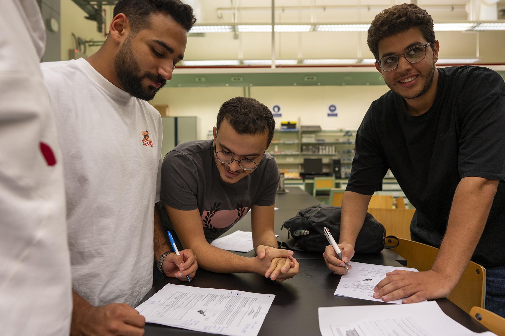 students in engineering lab working on assignment