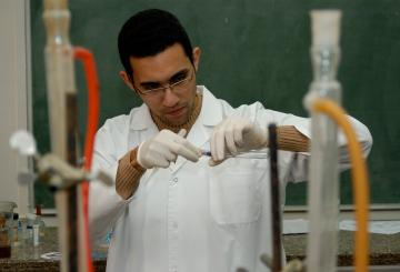 student working in chemistry lab