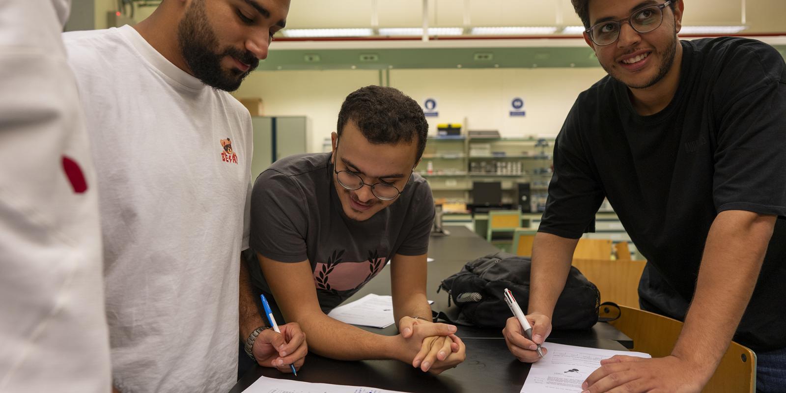 students in engineering lab working on assignment