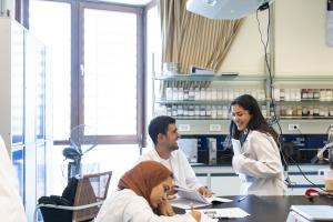 students working in sciences lab